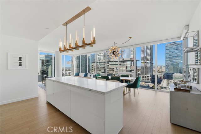 Detail Gallery Image 3 of 52 For 1050 S Grand #1801,  Los Angeles,  CA 90015 - 2 Beds | 2 Baths