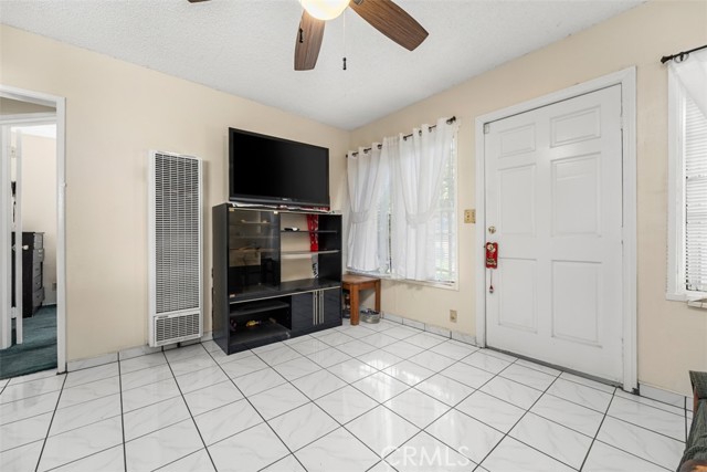 Detail Gallery Image 6 of 26 For 10208 S San Pedro St, Los Angeles,  CA 90003 - 2 Beds | 2 Baths