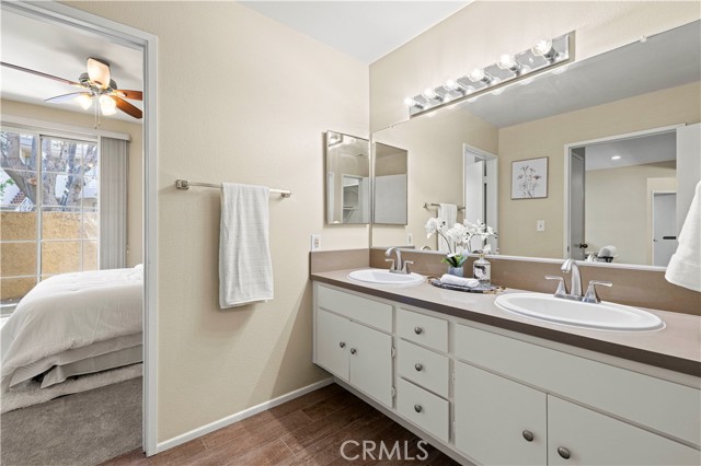 23839 Del Monte Drive, Valencia CA: https://media.crmls.org/medias/20739078-e5c6-4681-837f-832cb8c0c8c4.jpg