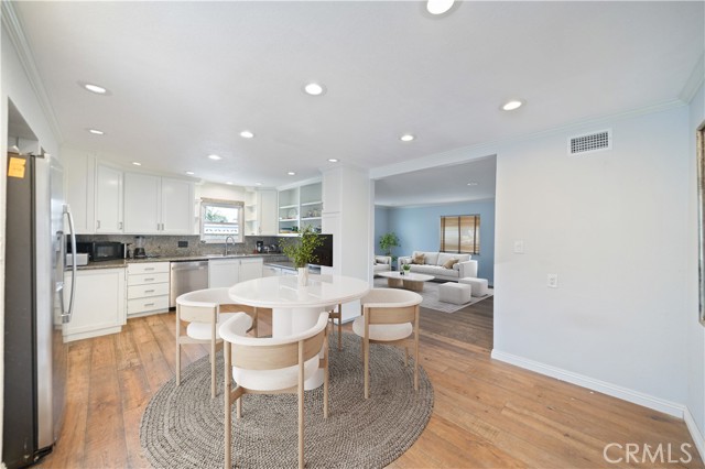 Detail Gallery Image 7 of 24 For 9611 Albacore Dr, Huntington Beach,  CA 92646 - 4 Beds | 2 Baths