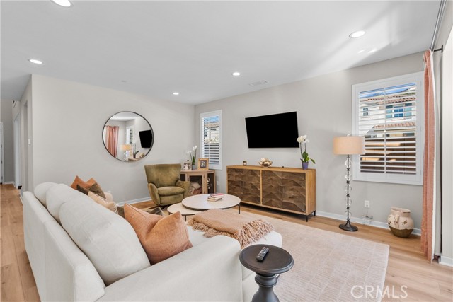 Detail Gallery Image 9 of 56 For 28332 Clarion, Canyon Country,  CA 91350 - 5 Beds | 4/1 Baths