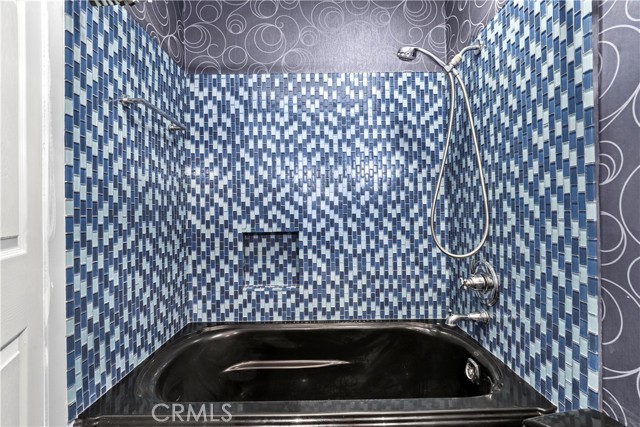 Detail Gallery Image 18 of 34 For 1045 N Kings Rd #105,  West Hollywood,  CA 90069 - 2 Beds | 2 Baths