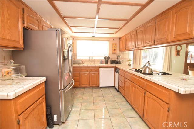 Detail Gallery Image 14 of 60 For 23729 Citrus Ave, Perris,  CA 92570 - 4 Beds | 3 Baths