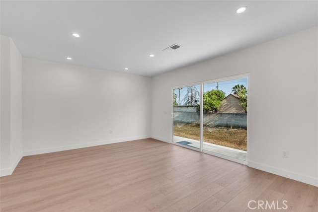 11240 Lull Street, Sun Valley CA: https://media.crmls.org/medias/20762166-aeab-4314-902e-32b053ec218c.jpg