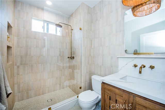 2065 Thurin Street, Costa Mesa CA: https://media.crmls.org/medias/20769485-5182-48da-be35-37e32a838445.jpg