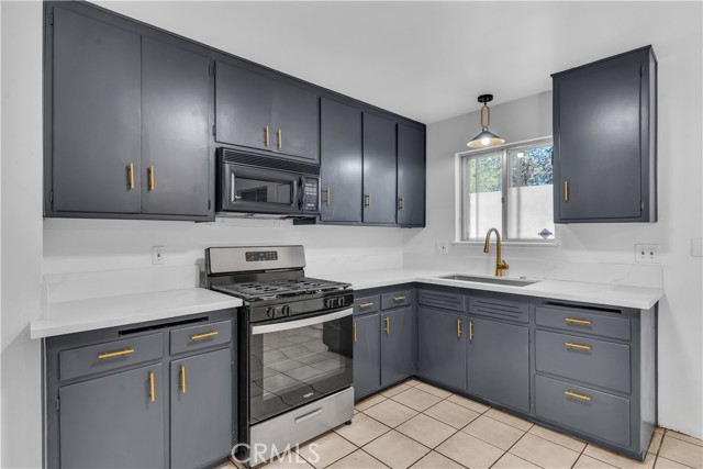 Detail Gallery Image 7 of 16 For 14147 Arrowhead Dr, Victorville,  CA 92395 - 4 Beds | 2 Baths