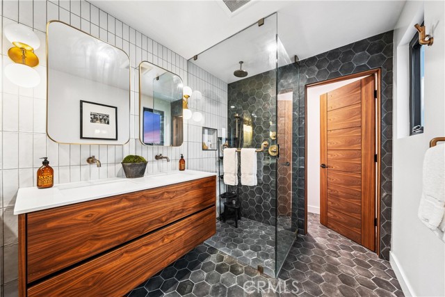 1264 Ozeta Terrace, West Hollywood CA: https://media.crmls.org/medias/2077184a-a857-4dc5-a535-8e3267ed7439.jpg