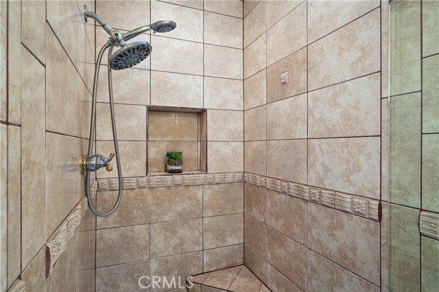 Detail Gallery Image 25 of 50 For 11687 Bellagio #12,  Los Angeles,  CA 90049 - 2 Beds | 2/1 Baths