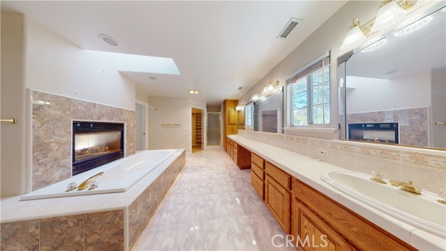 Master Bathroom with Tub/Shower