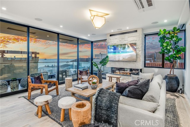 200 40th Street, Manhattan Beach, California 90266, 4 Bedrooms Bedrooms, ,4 BathroomsBathrooms,Residential,Sold,40th,SB22010624