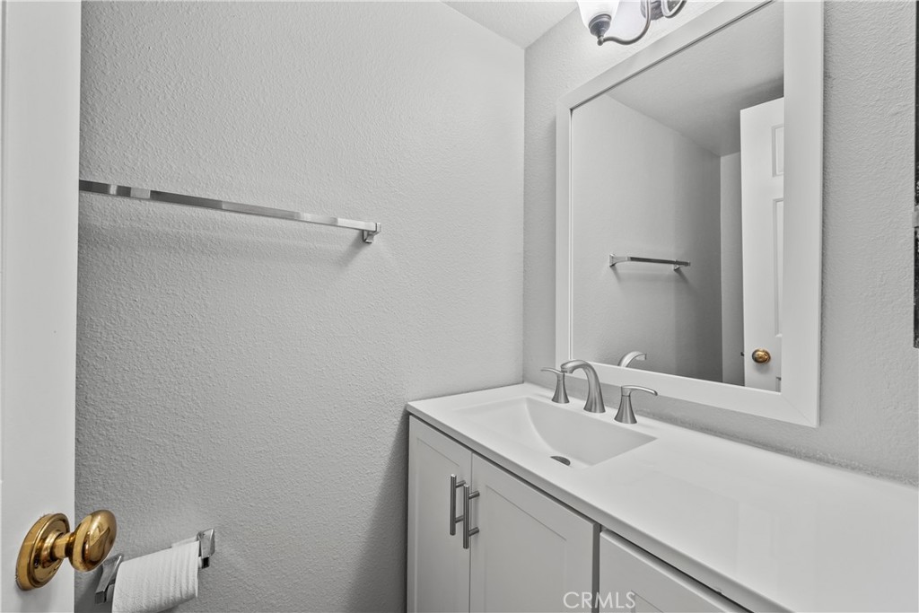 https://media.crmls.org/medias/2079815b-1bfc-477d-97a2-081d2fda751e.jpg?preset=X-Large
