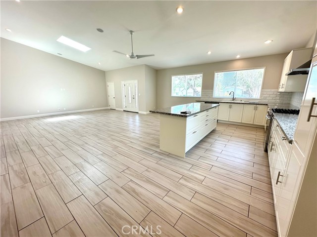 17223 Kingsbury Street, Granada Hills CA: https://media.crmls.org/medias/207adf21-677b-4d40-8184-3b93875bb04f.jpg