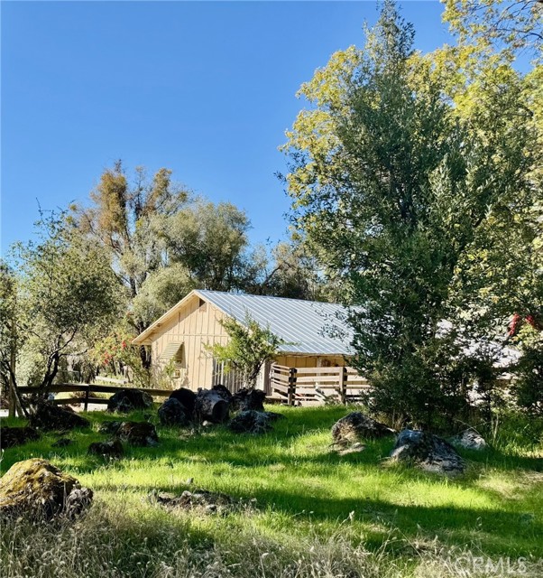 Detail Gallery Image 2 of 24 For 50330 Road 426, Oakhurst,  CA 93644 - 2 Beds | 1 Baths