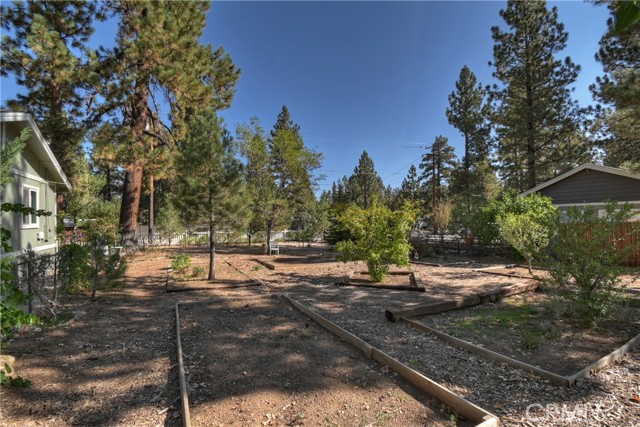 2208 Manzanita Lane, Big Bear City CA: https://media.crmls.org/medias/207bf586-8edb-4110-9c59-8bd0c5747cb1.jpg