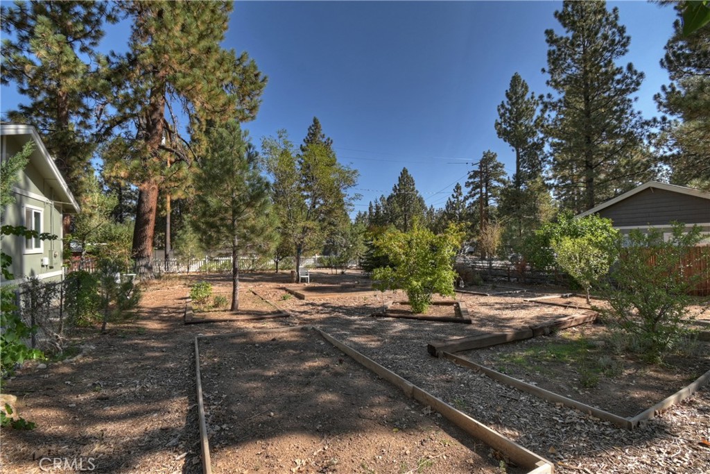 https://media.crmls.org/medias/207bf586-8edb-4110-9c59-8bd0c5747cb1.jpg?preset=X-Large