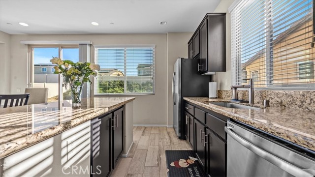 Detail Gallery Image 11 of 44 For 1672 Milford Way, Beaumont,  CA 92223 - 4 Beds | 3 Baths