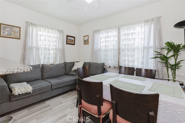 Detail Gallery Image 4 of 32 For 15439 Hart St, Van Nuys,  CA 91406 - 2 Beds | 2 Baths