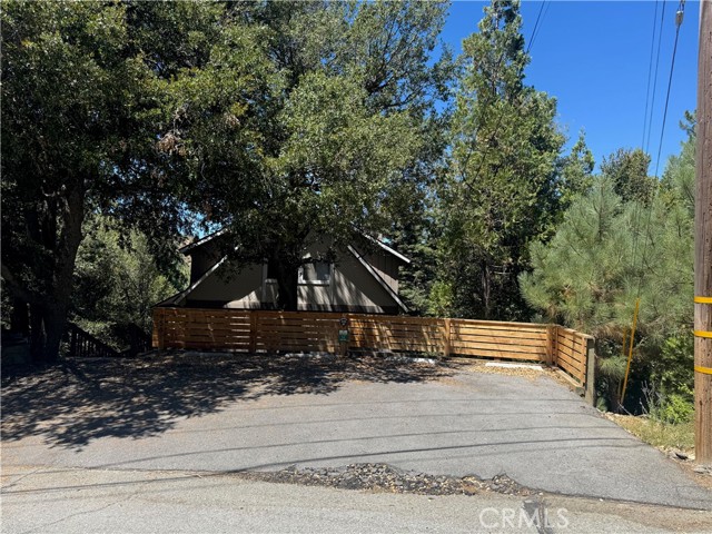 Detail Gallery Image 2 of 30 For 956 Teakwood Dr, Lake Arrowhead,  CA 92352 - 5 Beds | 3 Baths