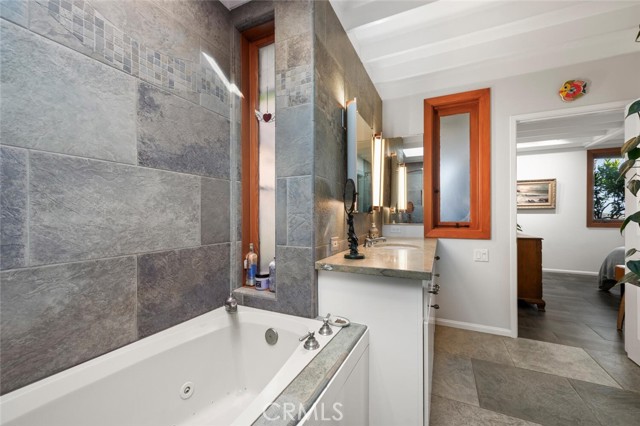 1687 Temple Hills Drive, Laguna Beach CA: https://media.crmls.org/medias/207d4263-b30d-412b-b7c0-7ad95ea82bfe.jpg