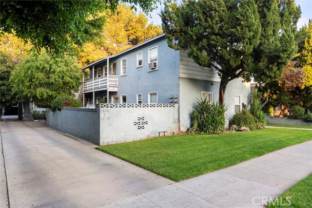 1608 Grismer Avenue, Burbank CA: https://media.crmls.org/medias/207e5e21-c2e4-4598-a867-63628bfcd31e.jpg