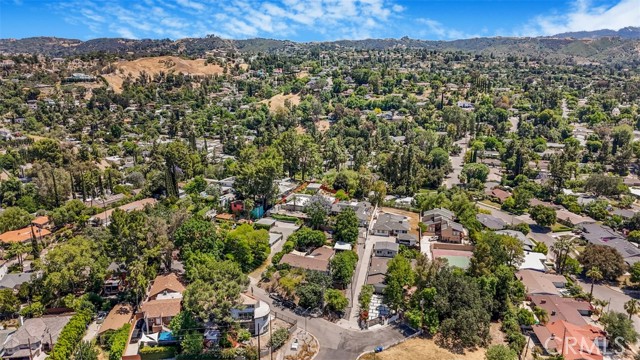22960 Crespi Street, Woodland Hills CA: https://media.crmls.org/medias/20805da7-b1cc-4244-94a0-ac2cd8c881bb.jpg