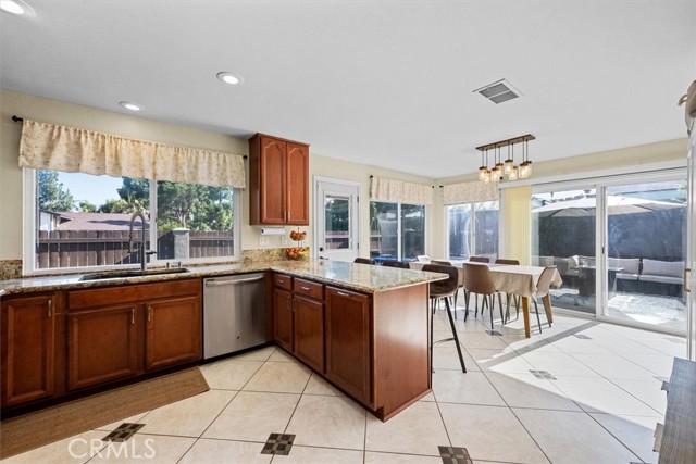 1643 Melody Circle, Corona CA: https://media.crmls.org/medias/208153cb-edcb-4bb2-b94e-b7ba2ff3c764.jpg