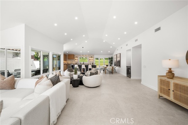 Detail Gallery Image 11 of 33 For 19741 Quiet Bay Ln, Huntington Beach,  CA 92648 - 3 Beds | 2 Baths