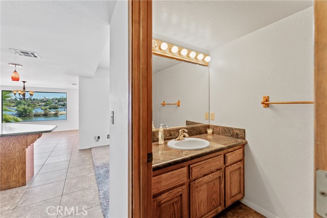 21998 Strawberry Lane, Canyon Lake CA: https://media.crmls.org/medias/2083f923-218c-4aeb-a918-9041e67b5a15.jpg