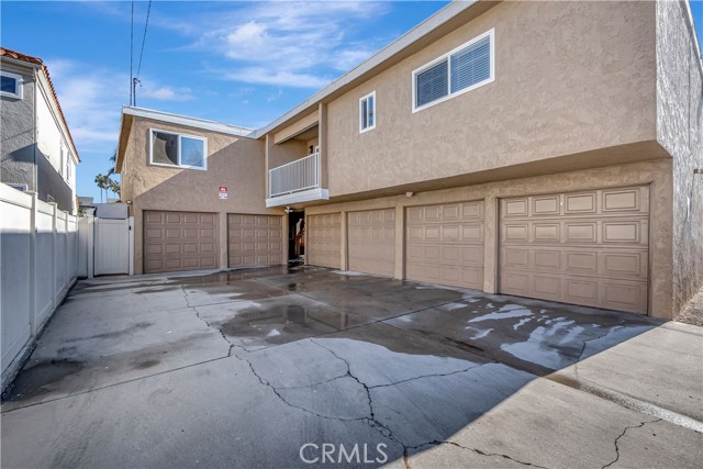 Detail Gallery Image 32 of 44 For 209 13th St #D,  Huntington Beach,  CA 92648 - 2 Beds | 2 Baths