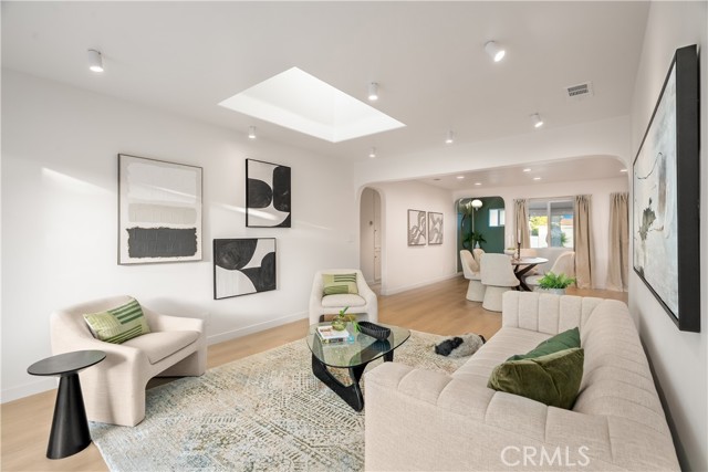 Detail Gallery Image 12 of 31 For 5625 Saint Clair Ave, Valley Village,  CA 91607 - 3 Beds | 2 Baths