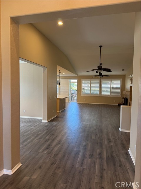 Detail Gallery Image 14 of 27 For 5793 Territory, Corona,  CA 92880 - 4 Beds | 3 Baths