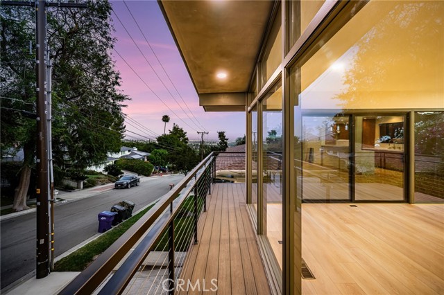 325 N Madison Avenue, Monrovia CA: https://media.crmls.org/medias/2085d298-faa9-447b-8323-12b47049c7f2.jpg