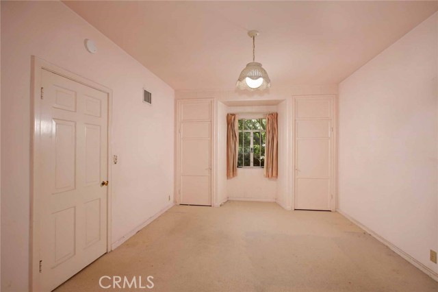 1075 Pine Oak Lane, Pasadena CA: https://media.crmls.org/medias/20863ab9-b5a5-4cd2-9337-85cf6cffa4ca.jpg