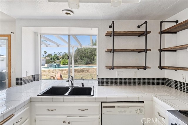 7524 Sunny Ridge, Highland CA: https://media.crmls.org/medias/208695d8-a93d-4da6-8d46-c0798d1cdbf7.jpg