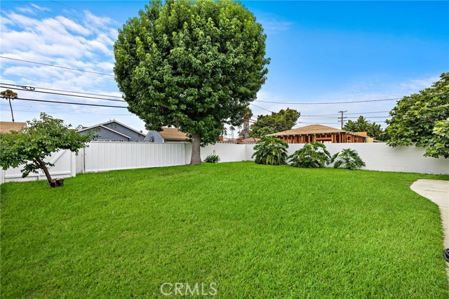 1833 N Greenbrier N Road, Long Beach CA: https://media.crmls.org/medias/2086eeb4-6fde-482e-9ed0-f5fdb06c81ec.jpg