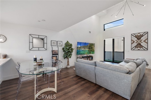 Detail Gallery Image 10 of 45 For 11324 W Raitt Ln, North Hollywood,  CA 91606 - 3 Beds | 4 Baths