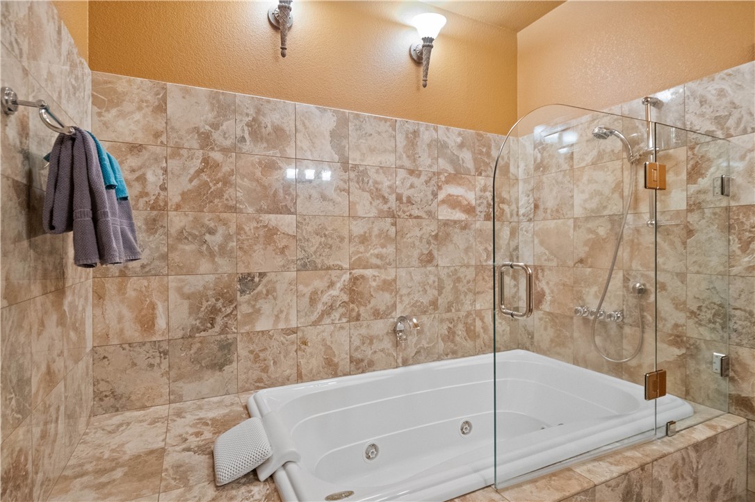 Detail Gallery Image 23 of 38 For 6055 6055 E. Highway 20, Lucerne,  CA 95458 - 5 Beds | 5/1 Baths