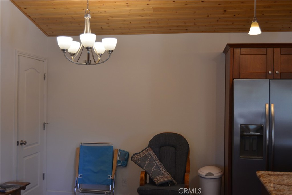 https://media.crmls.org/medias/2088878d-03b9-4520-b3bc-6108cd2fa203.jpg?preset=X-Large