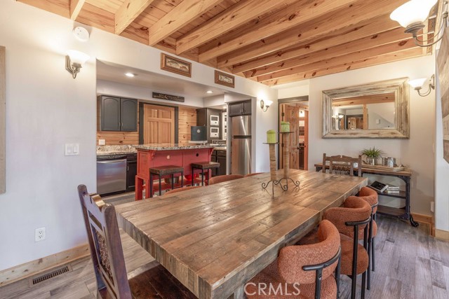 893 Silver Tip Drive, Big Bear CA: https://media.crmls.org/medias/2089589e-224b-4b39-871a-0c48f3773381.jpg