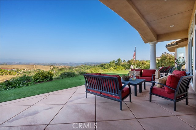 255 Puerta De Lomas, Fallbrook CA: https://media.crmls.org/medias/208a1df4-daa4-4145-bc1a-f54ee7c5c6a7.jpg
