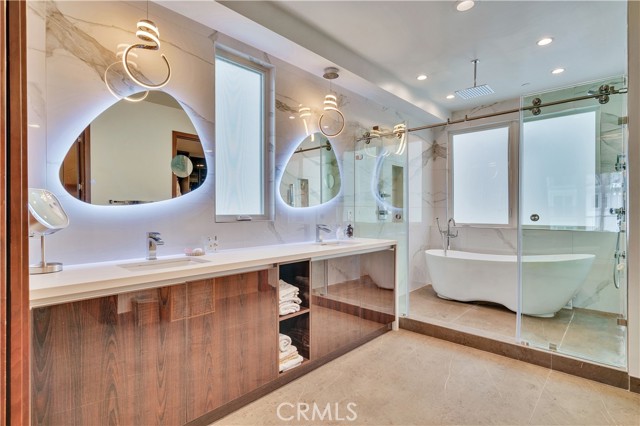 719 1st Place, Hermosa Beach CA: https://media.crmls.org/medias/208a3faa-2e6d-43d1-a464-939818b9cd67.jpg