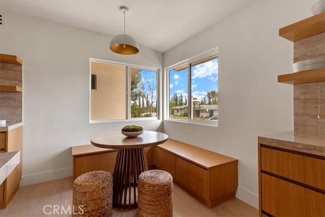 Detail Gallery Image 14 of 52 For 23755 Clarendon, Woodland Hills,  CA 91367 - 4 Beds | 3 Baths