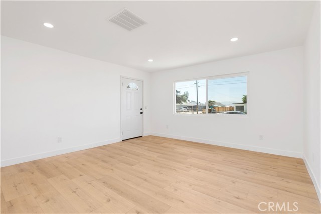 25742 7th Street, San Bernardino CA: https://media.crmls.org/medias/208b21c9-96f7-4f60-b795-a5d11432c598.jpg