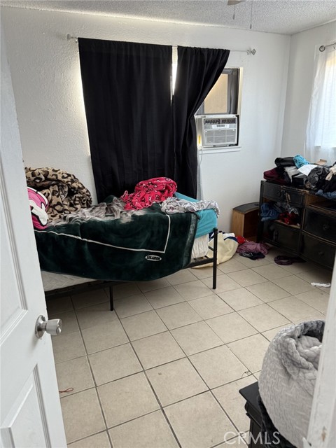 1108 N Rinaldi Street, Visalia CA: https://media.crmls.org/medias/208b3464-c0ad-4cd9-8b98-fe223ffe03b7.jpg