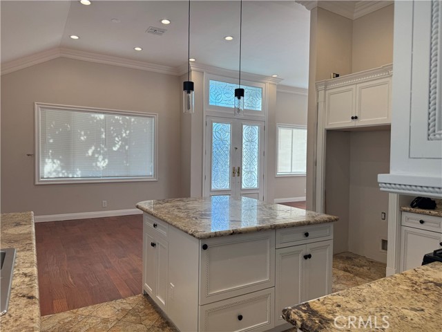 Detail Gallery Image 7 of 28 For 4912 Hesperia, Encino,  CA 91316 - 3 Beds | 2/1 Baths