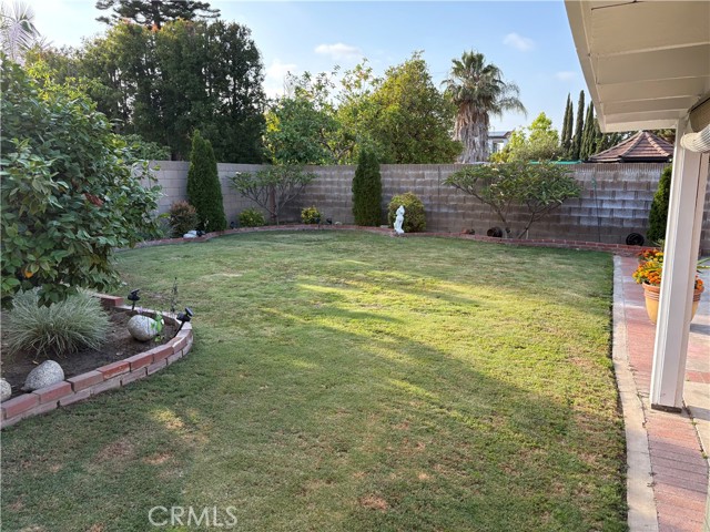 19335 Derbyshire Lane, Cerritos CA: https://media.crmls.org/medias/208b86a7-e884-4046-84d1-6a73ce0d1c39.jpg