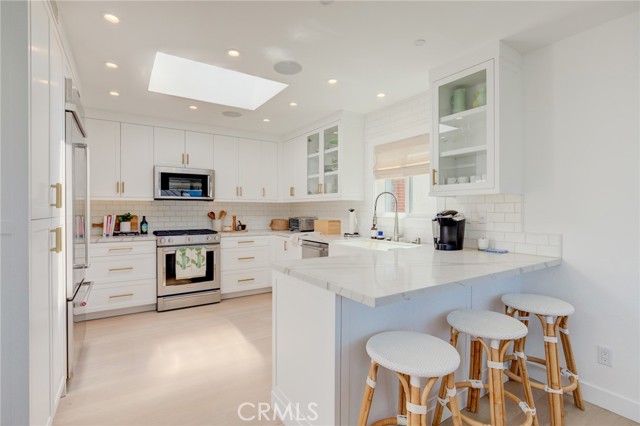 320 23rd Street, Manhattan Beach, California 90266, 3 Bedrooms Bedrooms, ,Residential,Sold,23rd,SB21207459