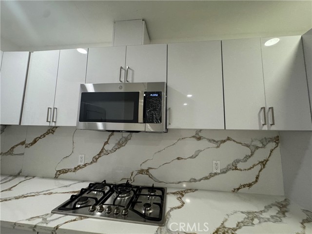 Detail Gallery Image 10 of 10 For 4914 Hesperia, Encino,  CA 91316 - 2 Beds | 2 Baths