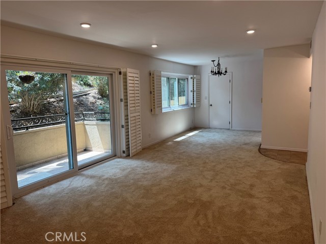 Detail Gallery Image 8 of 27 For 6702 Hillpark Dr #308,  Los Angeles,  CA 90068 - 2 Beds | 2 Baths