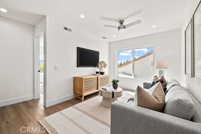 Detail Gallery Image 22 of 43 For 937 Carnation, Costa Mesa,  CA 92626 - 5 Beds | 3 Baths